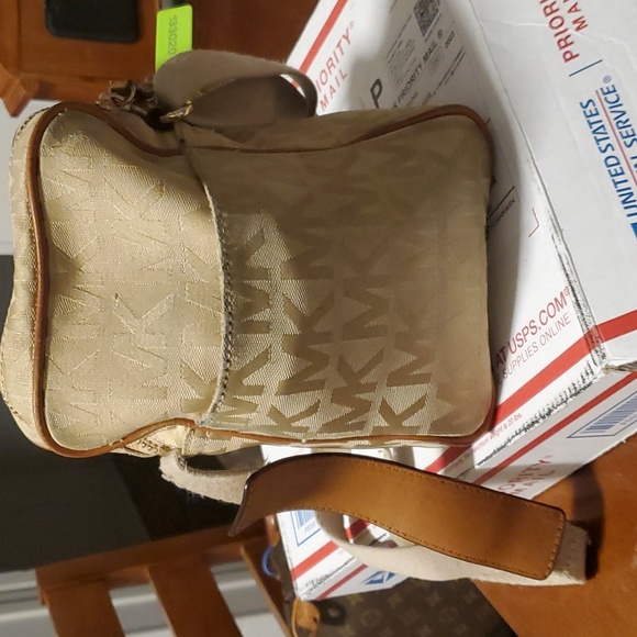 MK Canvas crossbody bag - Picture 3 of 4